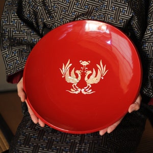 日本のアンティークコレクタープレート漆器トレイ大赤と貝螺鈿細工鳳凰柄「漆」トレイ木製12.6インチ