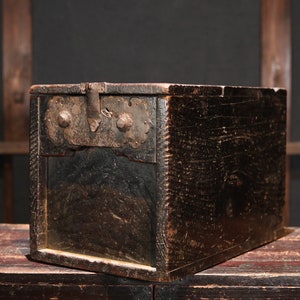 Japanese furniture Antique Box with Key, Zenibako charity box Buddhist temple coin collector 1700s metal clasp cedar Storage H11.8×W18.1in