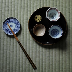 Japanese antique urushi lacquer set 4 Four plates For Tea ceremony ,small plate with Family crest in Gold H0.5 x W 6.9in/1.2 x 17.5cm