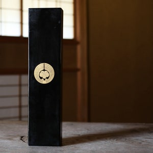 Japanese Antique 1800s Black Lacquered Box elongated shape Wood craft for GEISYA hairpin black with SAMURAI crest H16.5×W3.9in/H42×10cm