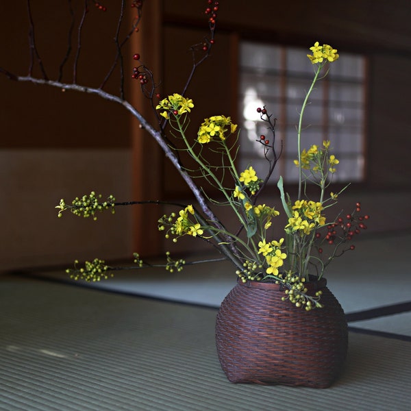 Japanese vintage bamboo woven small basket in smoke stained color For IKEBANA, Tea ceremony, Hana-kago H5.1in/H13cm