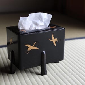 Porta fazzoletti giapponese vintage in lacca urushi con gru e uccelli MAKIE in oro, altezza 5,3×7,1×4,1 pollici/altezza 2013,5×18×10,3 cm