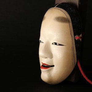 FINE! Japanese 1920s antique Noh mask wood hand carving KOOMOTE 万媚Manbi buddhist statue Signed with wooden box and silk bag H7.9in/H20cm
