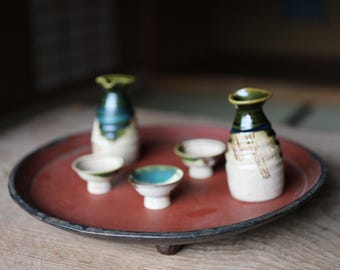 素晴らしい！日本のアンティーク漆塗り木製トレイ、蒔絵金唐草家紋、お