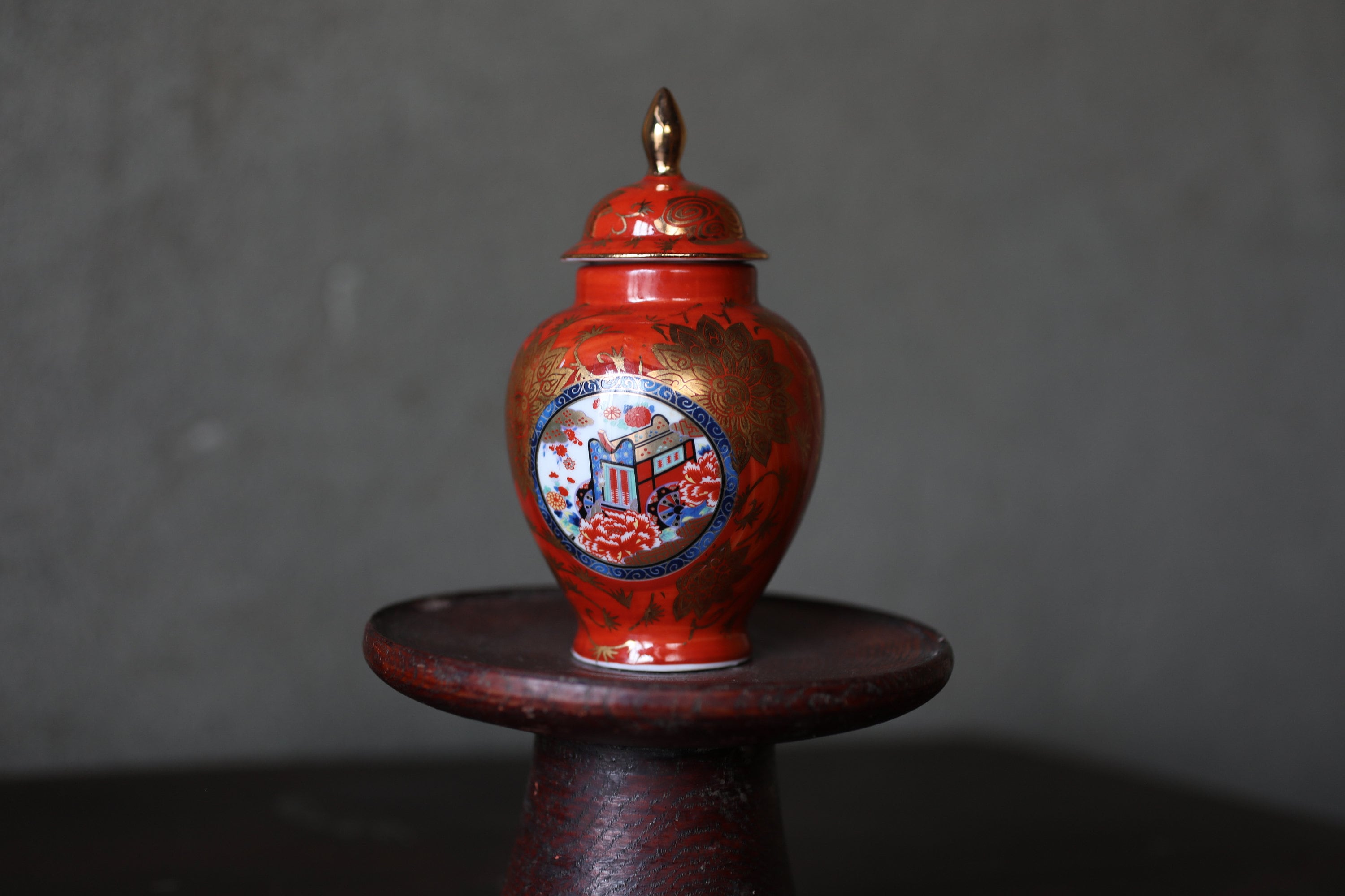 九谷焼 蓋付壺、赤金彩花瓶（高さ13×7cm） - Etsy 日本