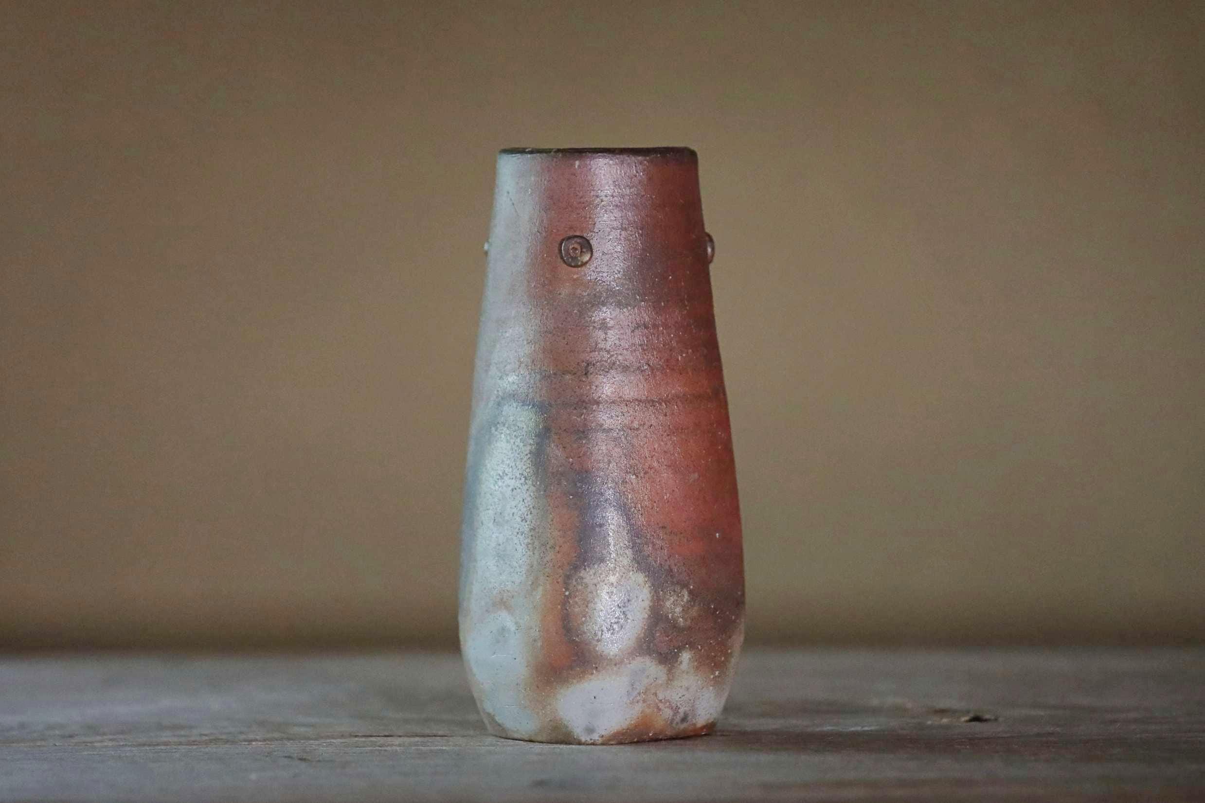 備前焼花瓶、銘入り陶器、木箱入り（7.4×3.3インチ/18.8×8.5cm