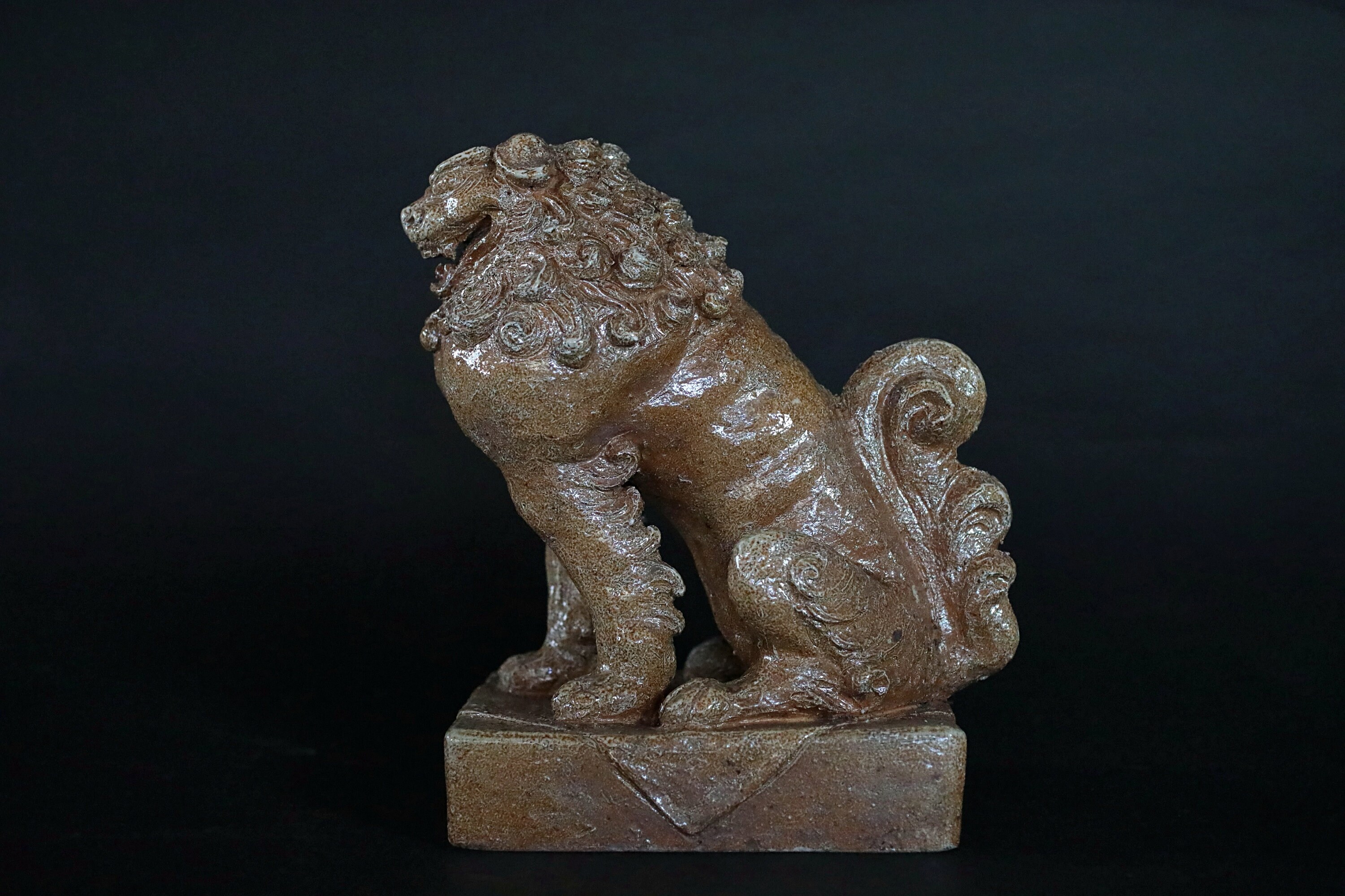 Shishi- ヴィンテージセラミック狛犬ライオン像 - 日本の守護者の彫刻