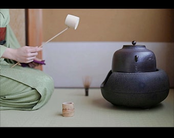 アンティークの日本の茶道具、青銅製の火鉢と鋳鉄製のやかんのセット