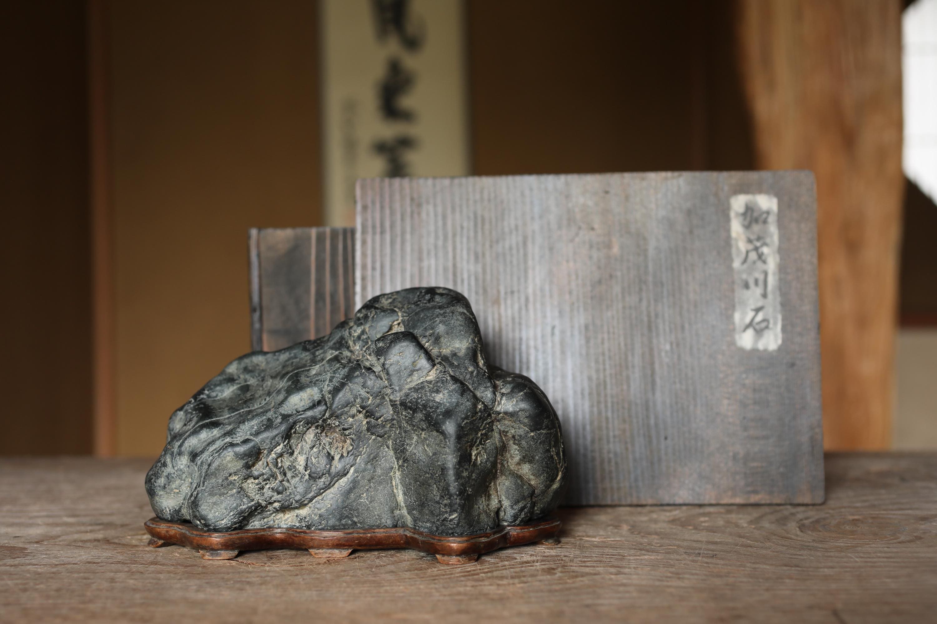 石　置物　　なちゅき 楽天市場】【送料無料】たぬきの石彫刻品(サビ石)【ガーデニング