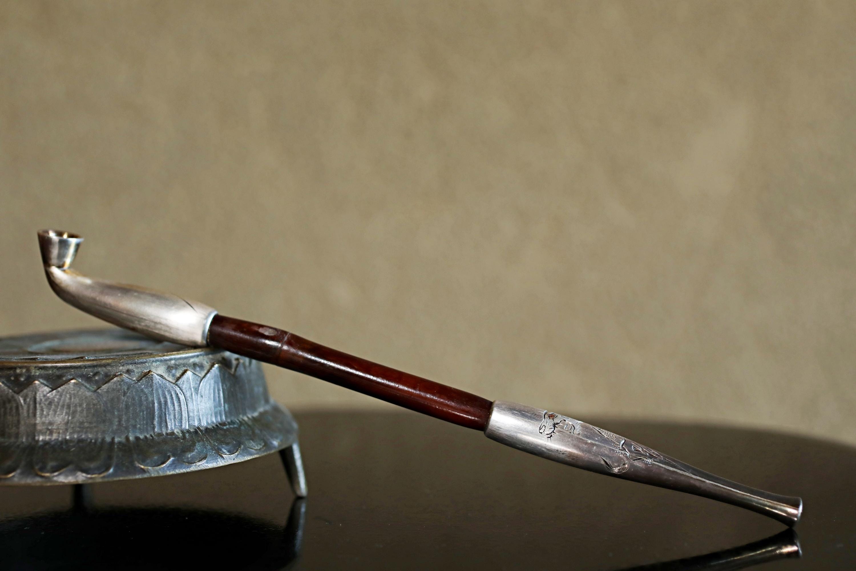 アンティーク スターリングシルバー キセル タバコパイプ：彫刻された