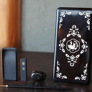 日本のヴィンテージポータブル硯箱禅筆記具セット墨書道漆器鳥花デザイン筆墨など9.3×4.6インチ/23.5×12 cm