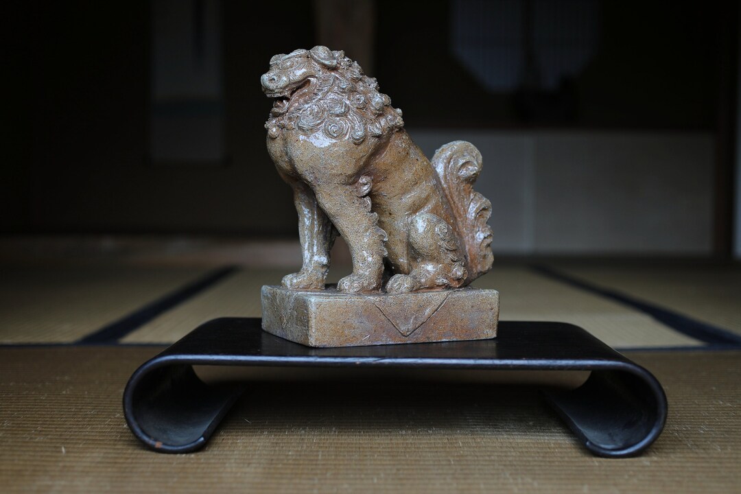 Shishi- ヴィンテージセラミック狛犬ライオン像 - 日本の守護者の彫刻