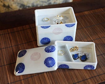 アンティーク古伊万里焼重箱：明治時代の重ね式弁当箱 - Etsy 日本