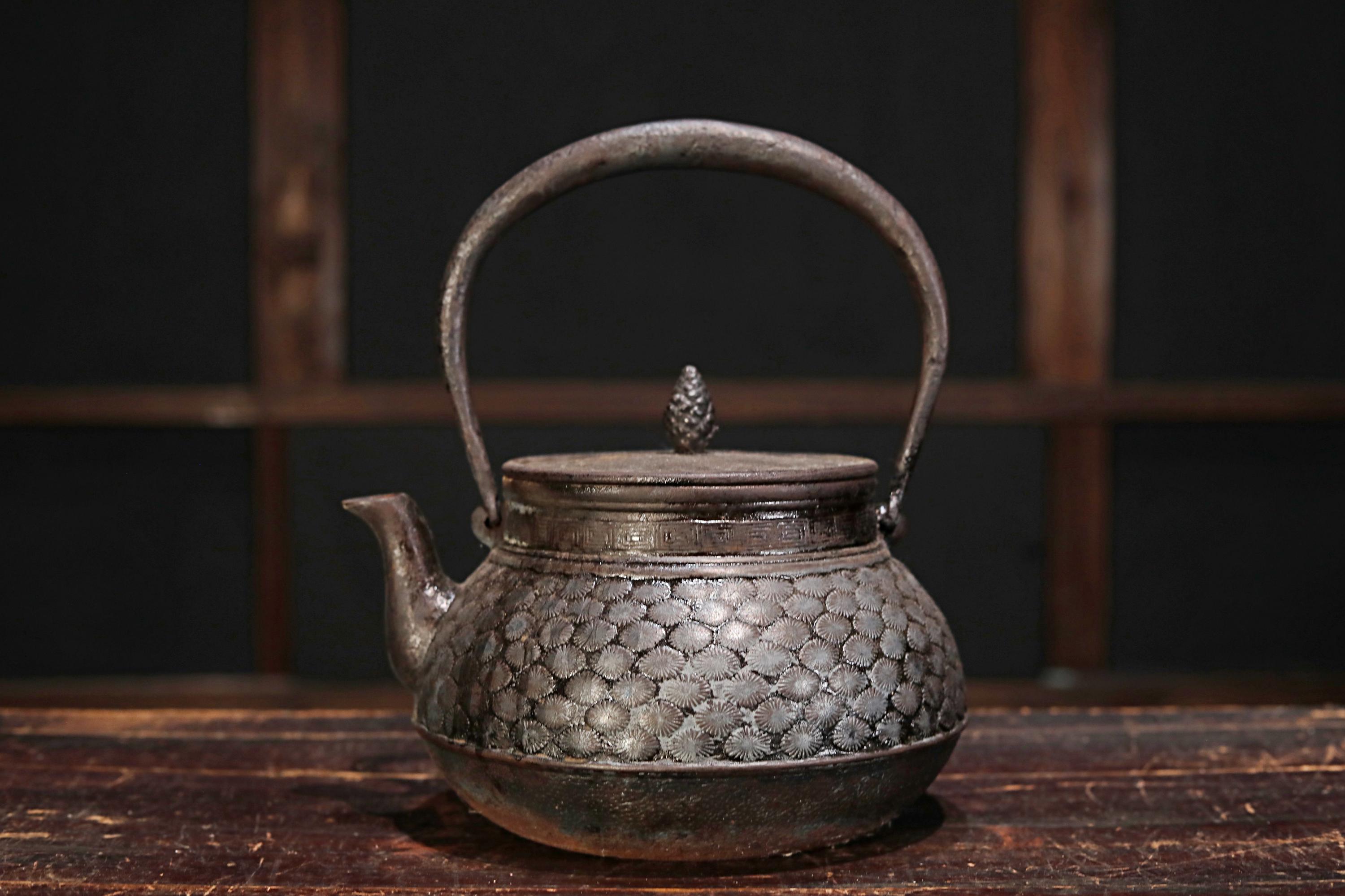 大きい！日本製ヴィンテージ鋳鉄ケトル南部鉄瓶松の木デザイン