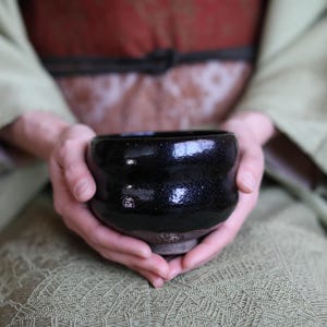 FINE! green tea bowl Japanese Antique 1920s Black 楽RAKU CHAWAN signature handmade Matcha Tea Cup Tea Ceremony kiln with box W4.5in/W11.5cm
