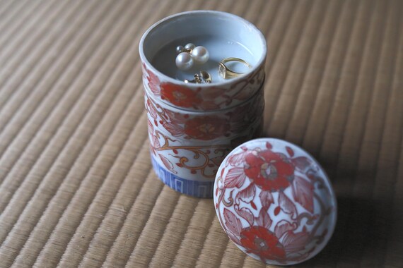 重箱 - アンティーク伊万里焼の重箱：明治時代の積み重ね式宝石入れ