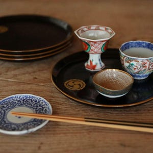Japanese antique urushi lacquer set 4 Four plates For Tea ceremony ,small plate with Family crest in Gold H0.5 x W 6.9in/1.2 x 17.5cm