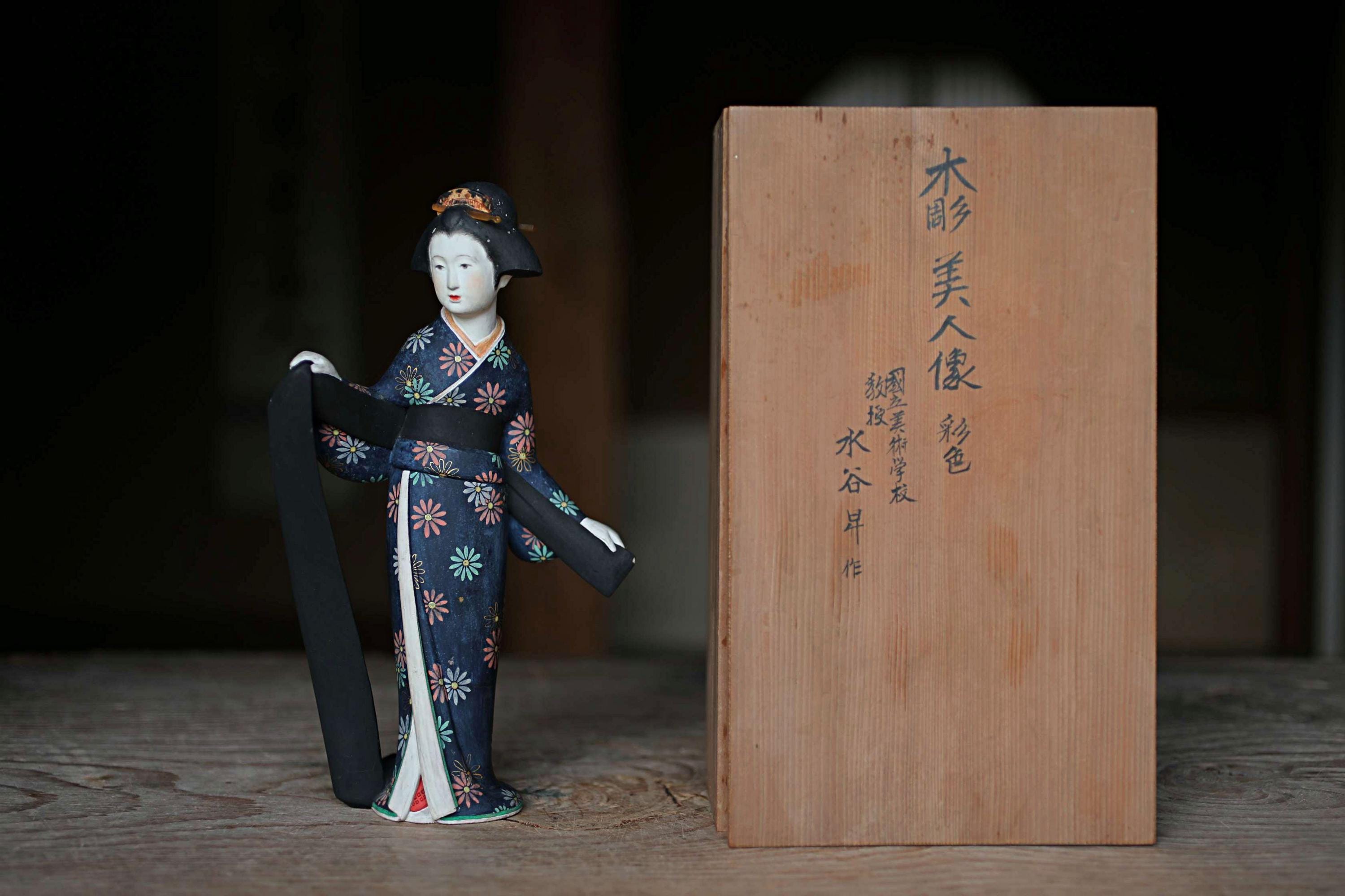 日本人形 木彫り 木製 彫刻 着物 和装 女の子 昭和7年 高さ約52cm 重量