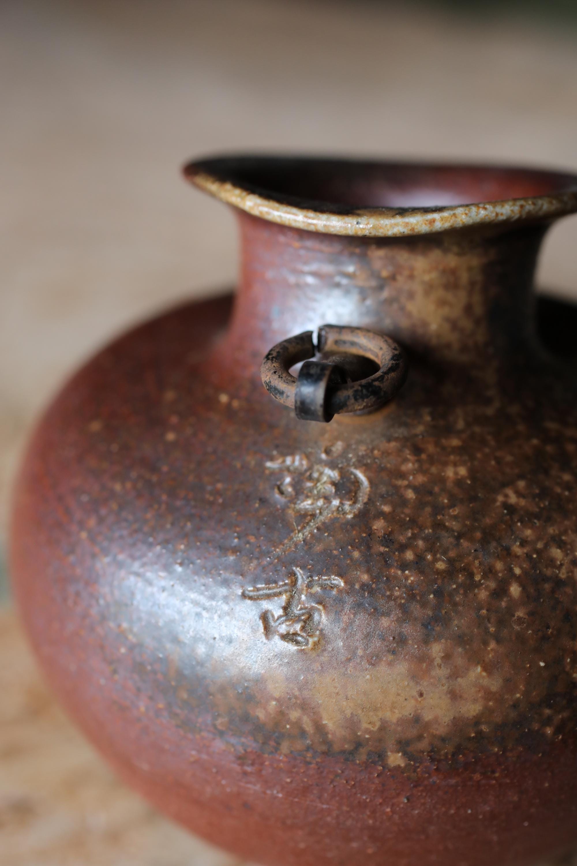 備前焼 花瓶 備前焼の花瓶：侘び寂びの丸みのある陶器ギフトボックス