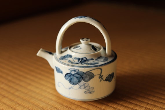 伊万里　陶磁器ポット アンティーク伊万里焼の酒器：日本のヴィンテージティーポット - Etsy 日本