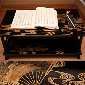 素晴らしい！日本のアンティーク家具 蒔絵 金彩 ローテーブル 漆塗り台座 水模様 経机 H8.7×21.7 in/H22×32.5 cm