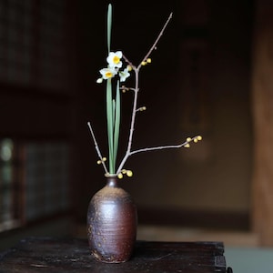 【ビンテージ】備前焼花瓶 ビンテージ】備前焼花瓶 Amazon.co.jp: 備前焼、花瓶、一輪挿し 陶器