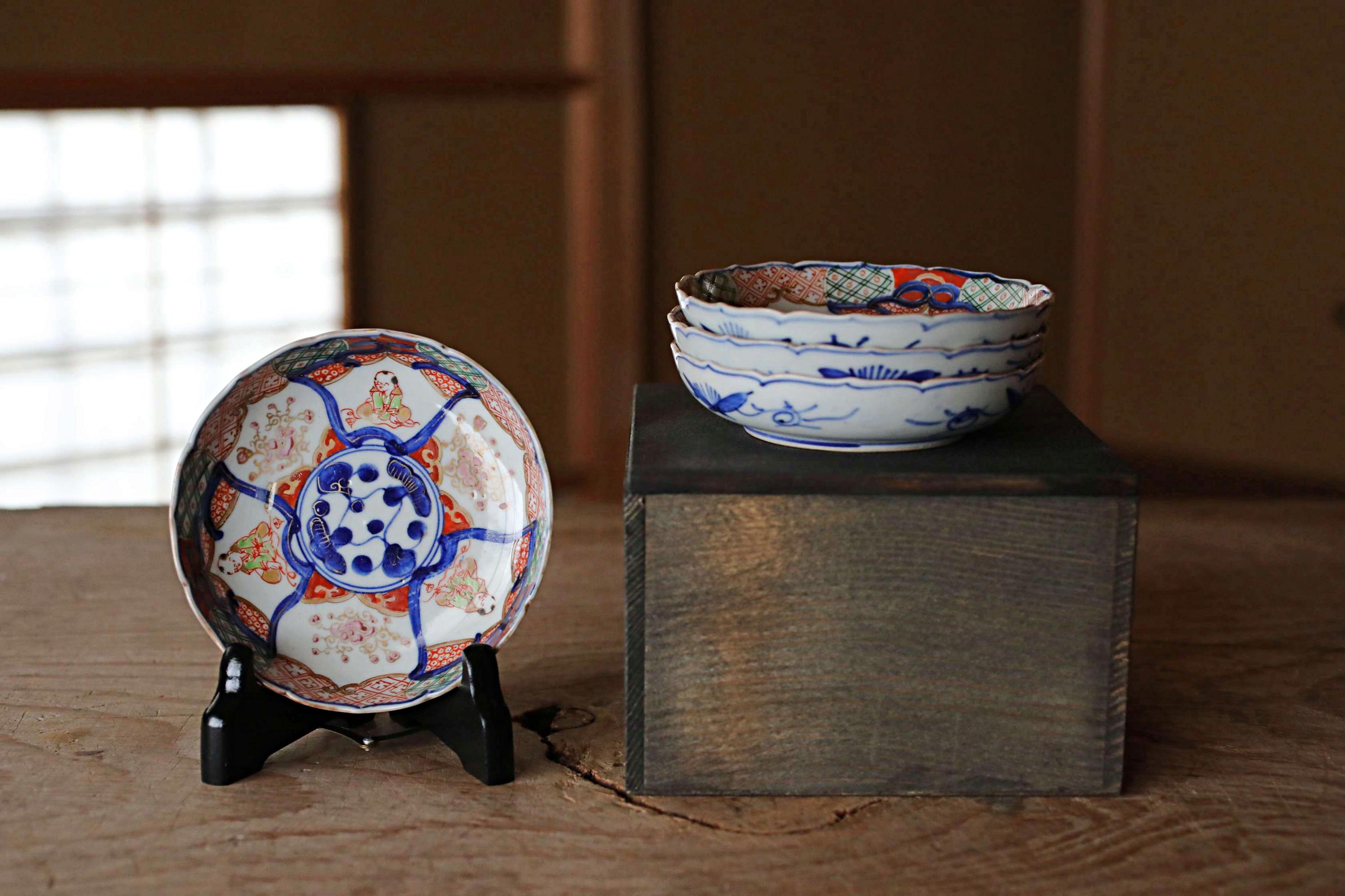 九谷焼 アンティーク古伊万里磁器皿4点セット 明治時代の花 (4.5インチ