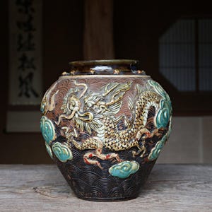 FINE! RARE! Japanese antique 1800s Dragon vase by Ryukyu Kingdom hand craft beautiful dragon and waves jar H8.3×7.9in/H21×20cm