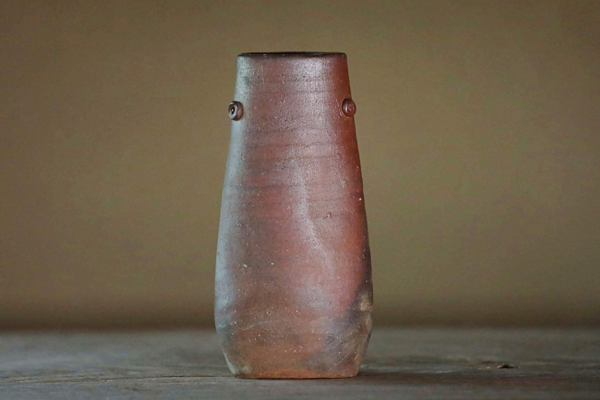 備前焼花瓶、銘入り陶器、木箱入り（7.4×3.3インチ/18.8×8.5cm