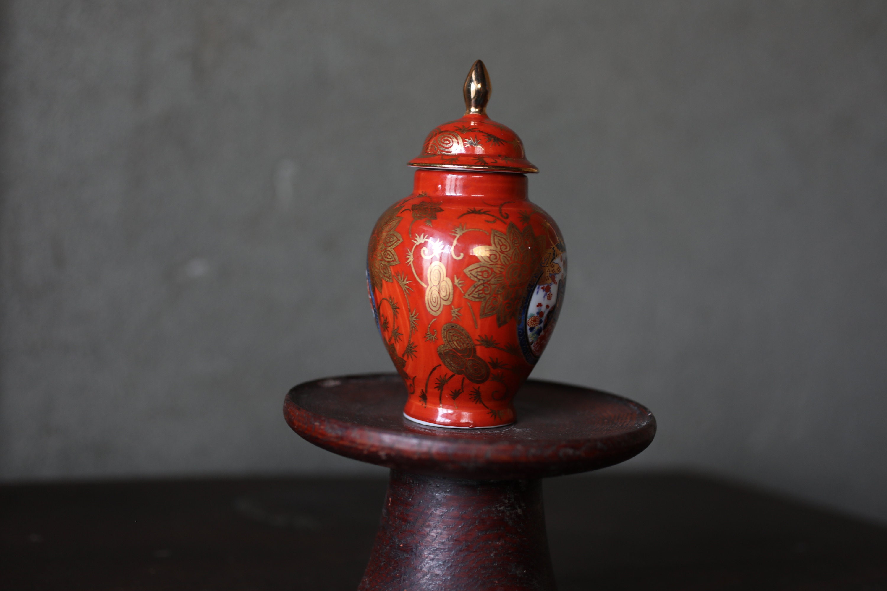 九谷焼 蓋付壺、赤金彩花瓶（高さ13×7cm） - Etsy 日本