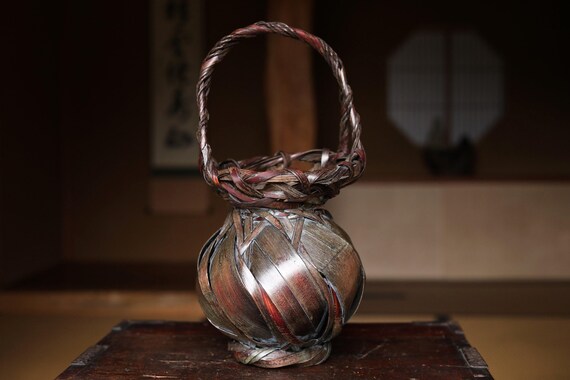 竹製染めカゴ 竹かご - ヴィンテージの日本製編み込み、燻し染めの生け花用花かご