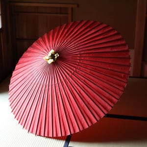 日傘 - ヴィンテージ 日本製 番傘：赤い紙と竹の着物小道具 H29.7×42.1