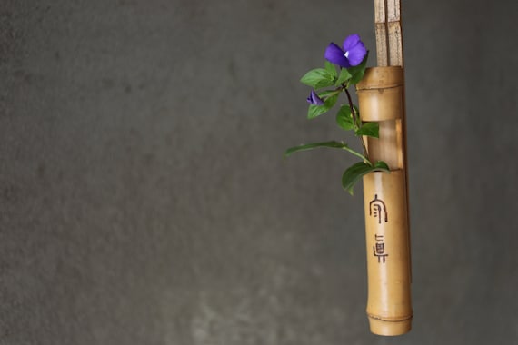 日本の竹製花瓶：「真実を聞け」茶室吊り下げ装飾 - Etsy 日本