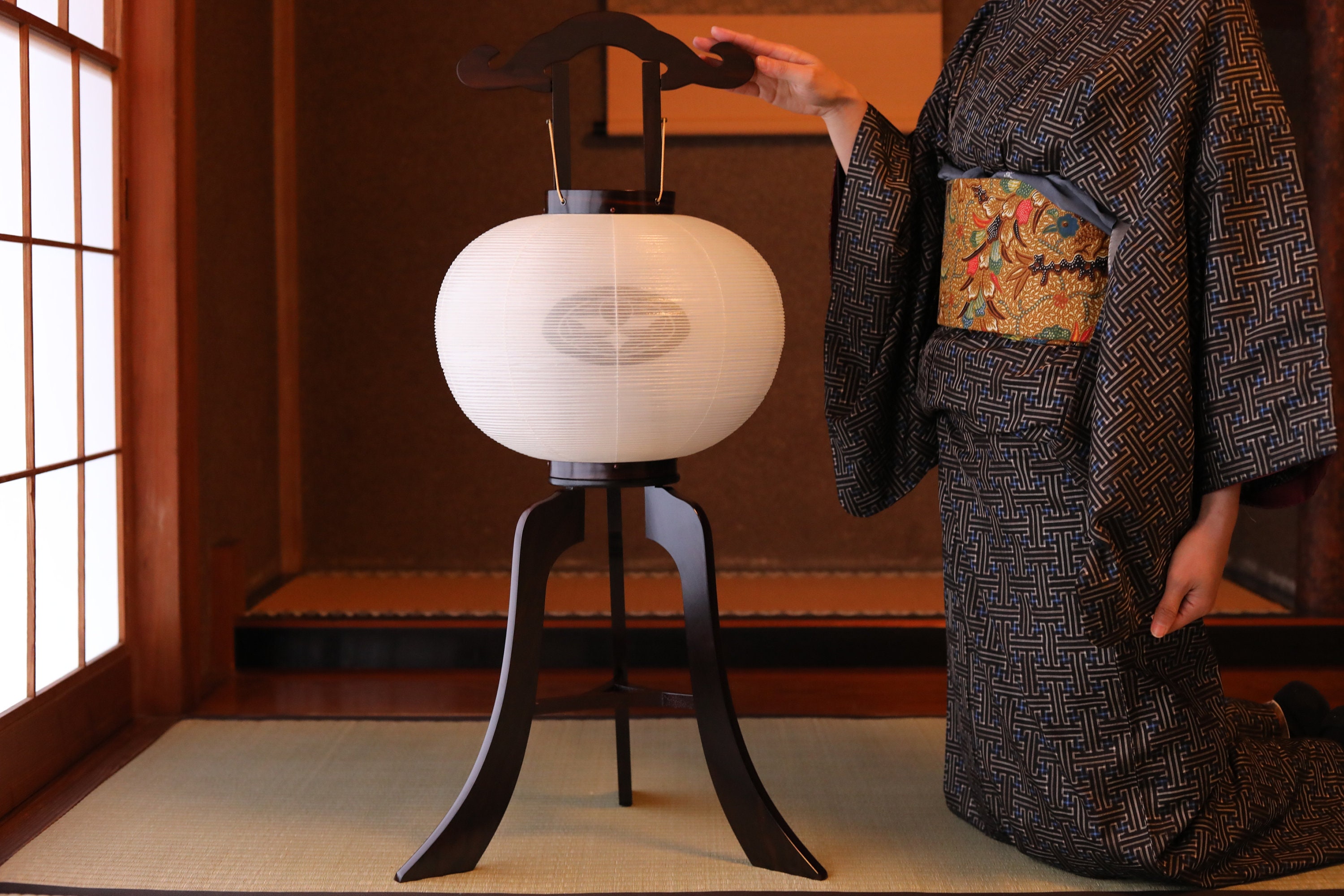 Japanese vintage paper and silk lampshade lantern with family crest wood stand, Gifu Chochin, H34.4×W17.3in/H87.5×W44cm Japanese vintage paper and silk lampshade lantern with family crest wood stand, Gifu Chochin, H34.4×W17.3in/H87.5×W44cm