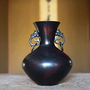 FINE! Japanese vintage 1960s Bronze flower vase black, Slightly red marble with beautiful dragons ears with 龍山  sign furniture H9.4in/H24cm