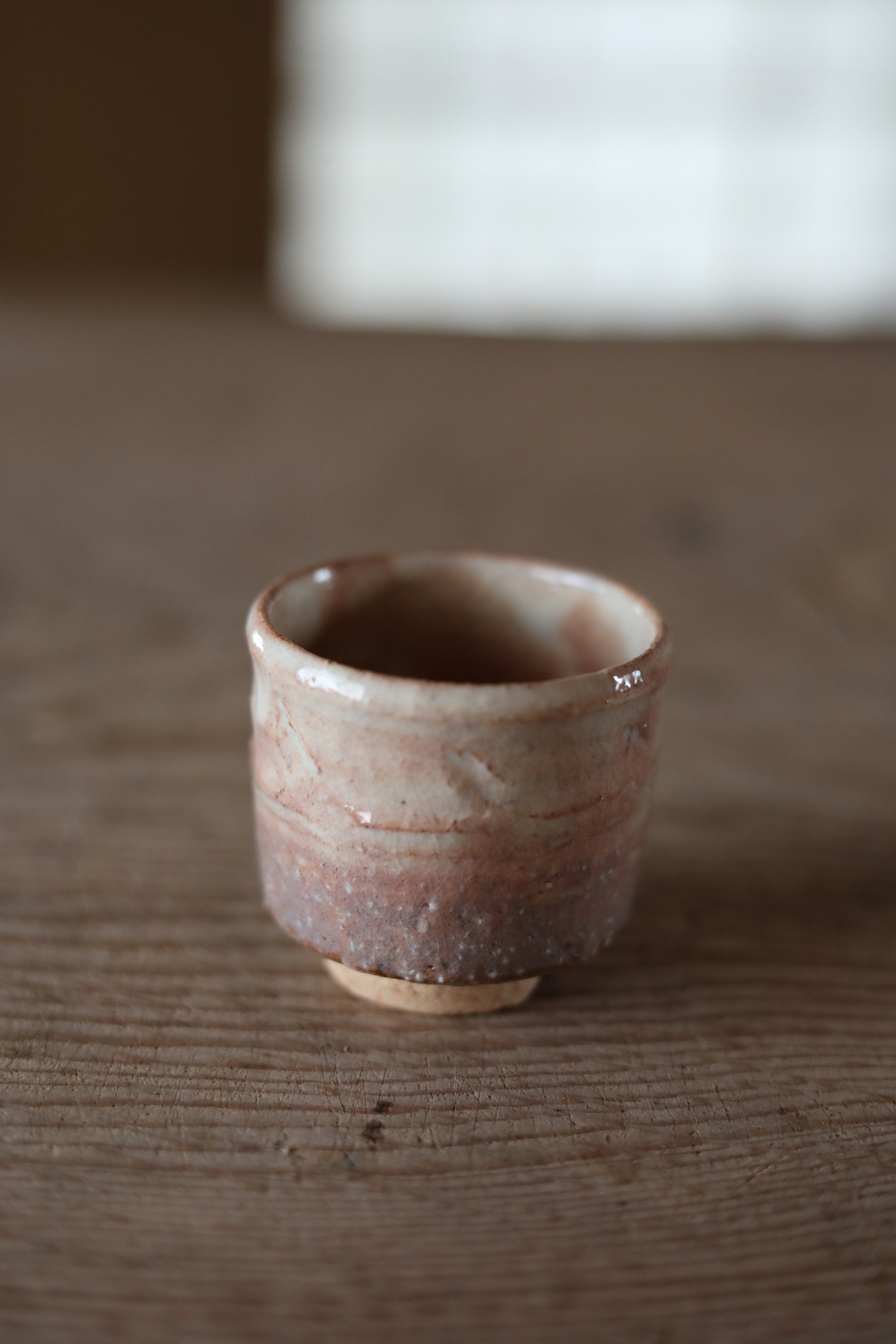 陶磁器 - ヴィンテージ萩焼 酒器、淡いオレンジ色のぐい呑み、木箱