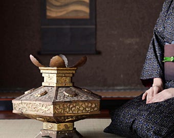 伝統的な日本風の緑色の吊り下げ式庭園灯（彫刻 装飾模様入り