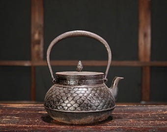 鉄瓶風 ヴィンテージケトル 真鍮蓋 古道具 日本製ヴィンテージ小型鋳鉄ケトル南部鉄器鉄瓶、金属工芸品