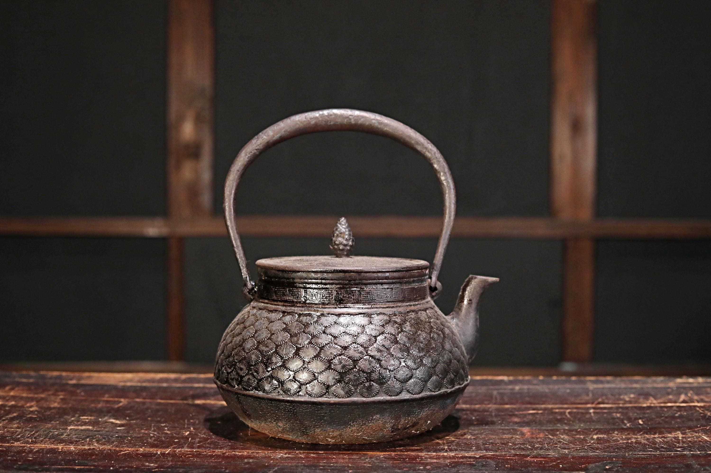 BIG! Japanese vintage cast iron kettle Nambu Tetsubin Pine tree design metal craft, Japanese pot, tea ceremony or tableware tool H11.2×9.8in
