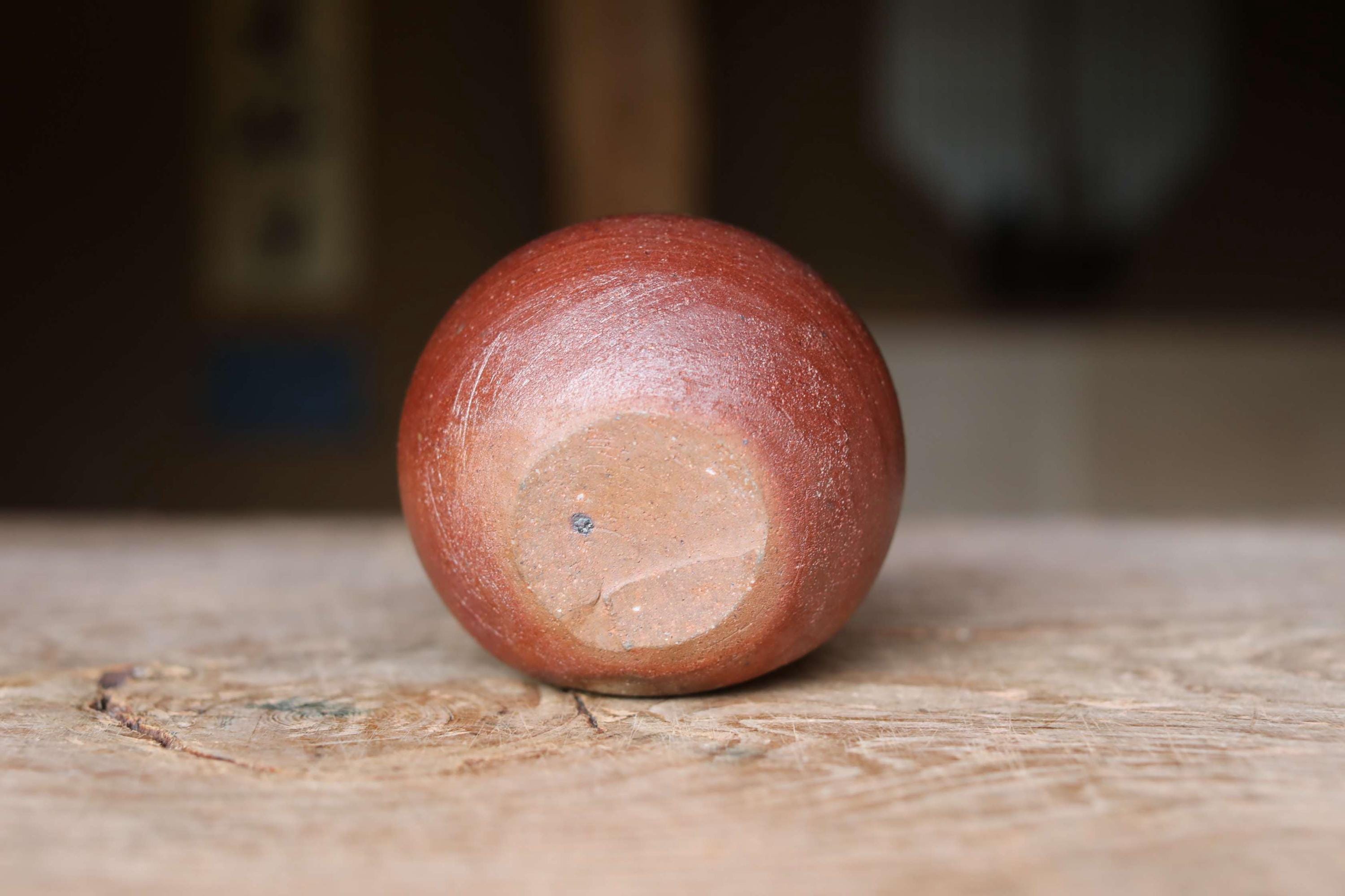 備前焼 花瓶：侘び寂び 丸みのある陶器 ギフトボックス 高さ10cm