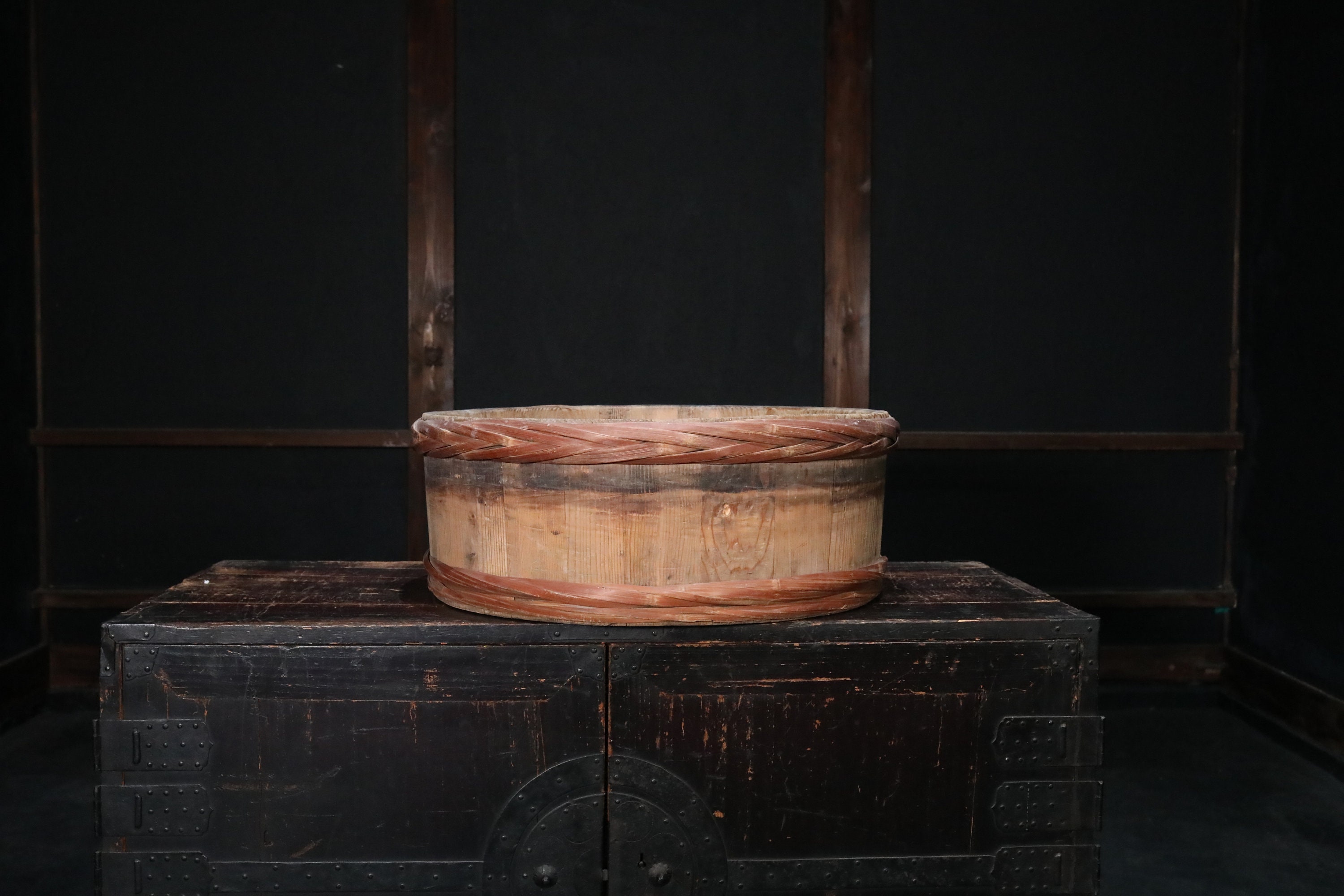 日本のアンティーク木製桶、民芸品の竹ベルト付き農耕桶 - Etsy 日本