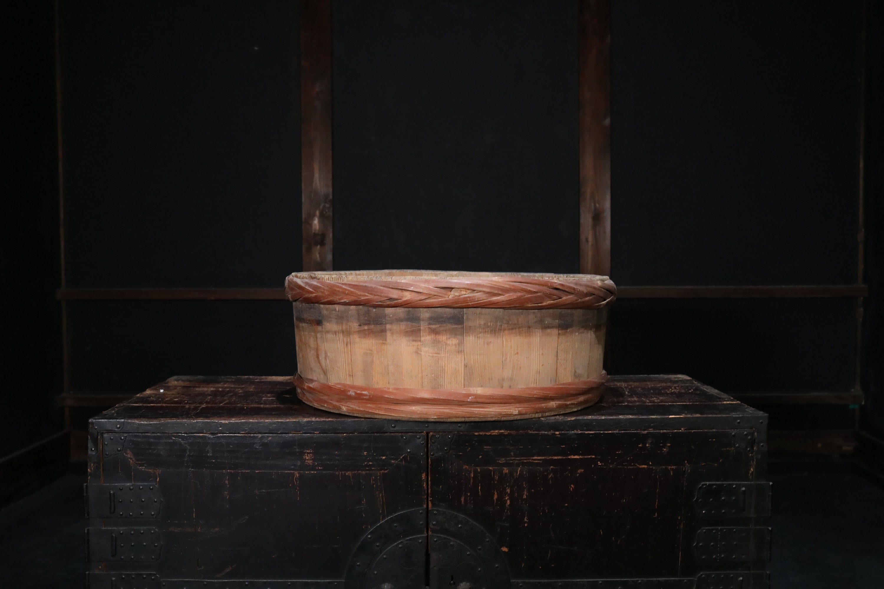 木桶　バケツ　手持ち付き　非常に古い　ヨーロッパの物 木桶 バケツ 手持ち付き 非常に古い ヨーロッパの物 木桶 バケツ