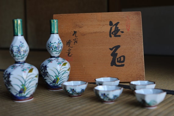 Japanese Antique Sake Set of KUTANI Porcelain Sake 2bottles and 5cups  Beautiful Bird and Flower Plant Pattern With Kanji Box 17.57.5in - Etsy