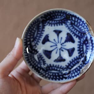 555Japanese vintage handcraft small plate, KINTUSGI porcelain ceramic dish Blue White relief pattern flower SOMETSUKE 3.9in/10cm