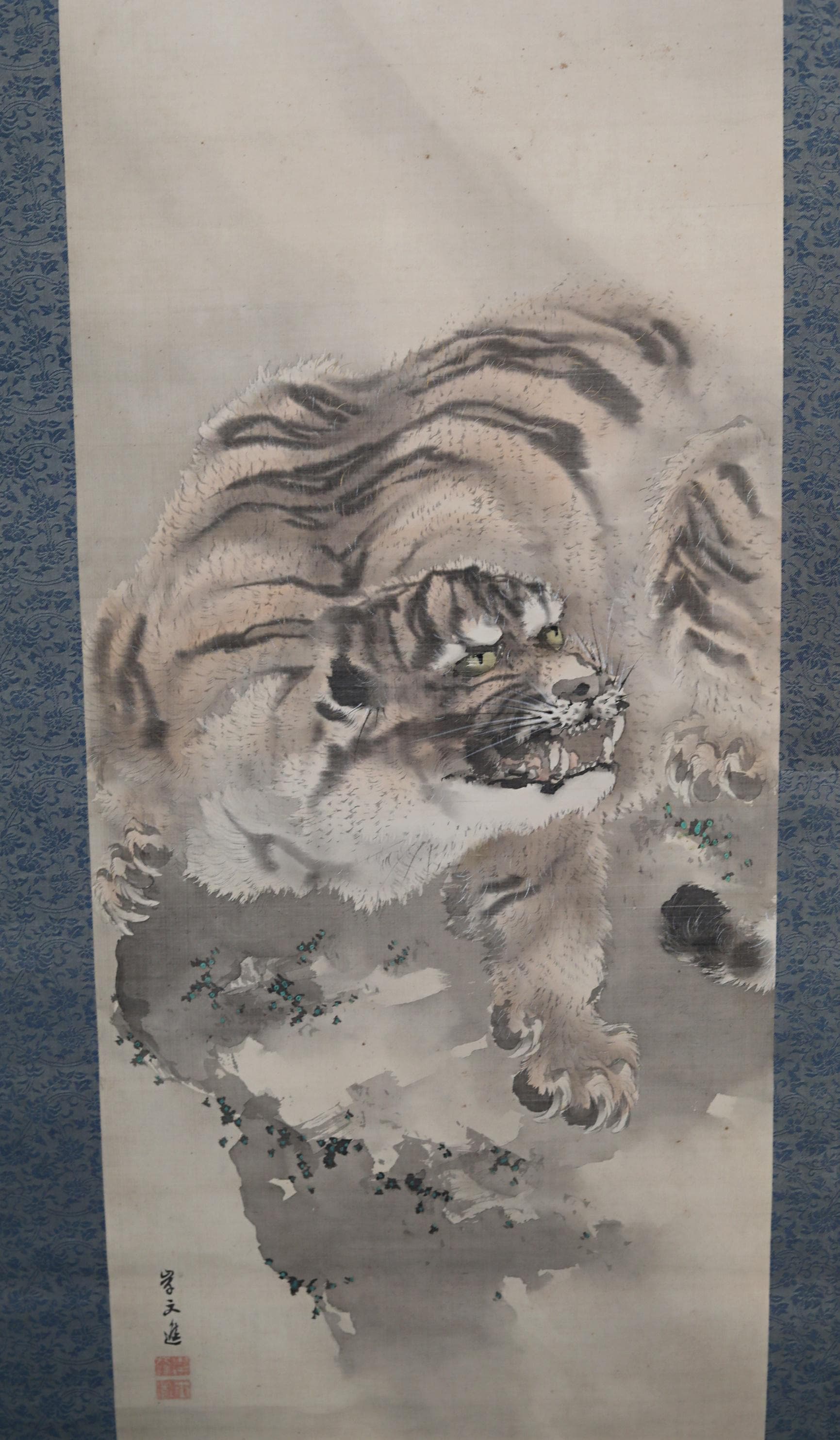 アンティーク水墨画　江戸期　龍　捺印あり　在銘　オリジナル表装　掛け軸 アンティーク水墨画 江戸期 龍 捺印あり 在銘 オリジナル表装 掛け軸