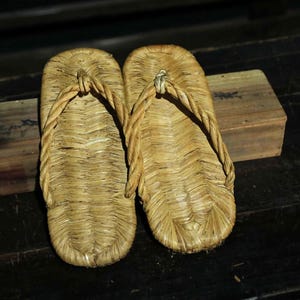 Zori – Vintage japanische Strohsandalen, Kimono-Sandalen für die Teezeremonie (24 cm)