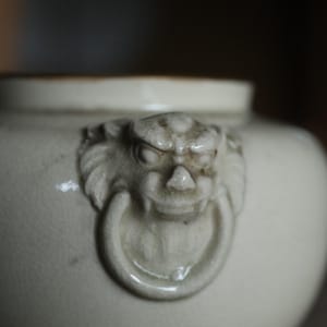 日本製ヴィンテージ薩摩焼磁器壺香炉 獅子頭付き サイン窯陶芸工芸品 H3.1×4.5 in/H8×11.5 cm
