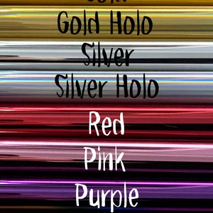K&ouml;nnte beinhalten: Nahaufnahme einer Vielzahl von farbigen Metallr&ouml;hren, die jeweils mit einer anderen Farbe beschriftet sind: Wei&szlig;, Schwarz, Bronze, Gold, Gold Holo, Silber, Silber Holo, Rot, Pink, Lila, Regenbogen, Gr&uuml;n und Blau.