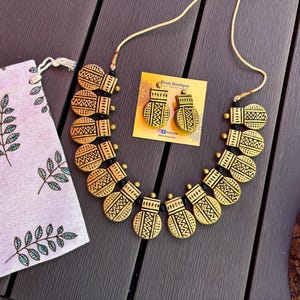 Gold Tone Terra-cotta Necklace: Indian Clay Jewelry Set afbeelding 4
