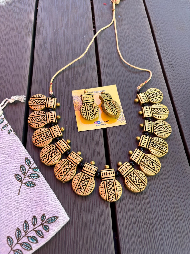 Gold Tone Terra-cotta Necklace: Indian Clay Jewelry Set afbeelding 2